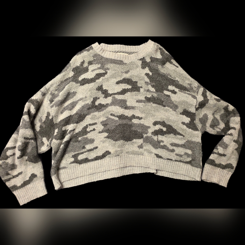 American Eagle Gray Knit Sweater